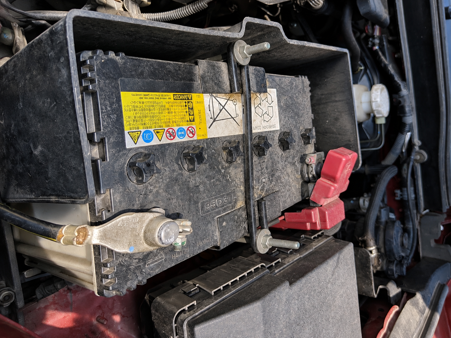 Khi nào nên thay bình ắc quy cho xe Mitsubishi Triton 